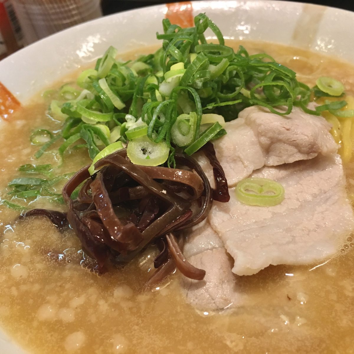 今月の麺心 よし田は豚骨ラーメンじゃった。